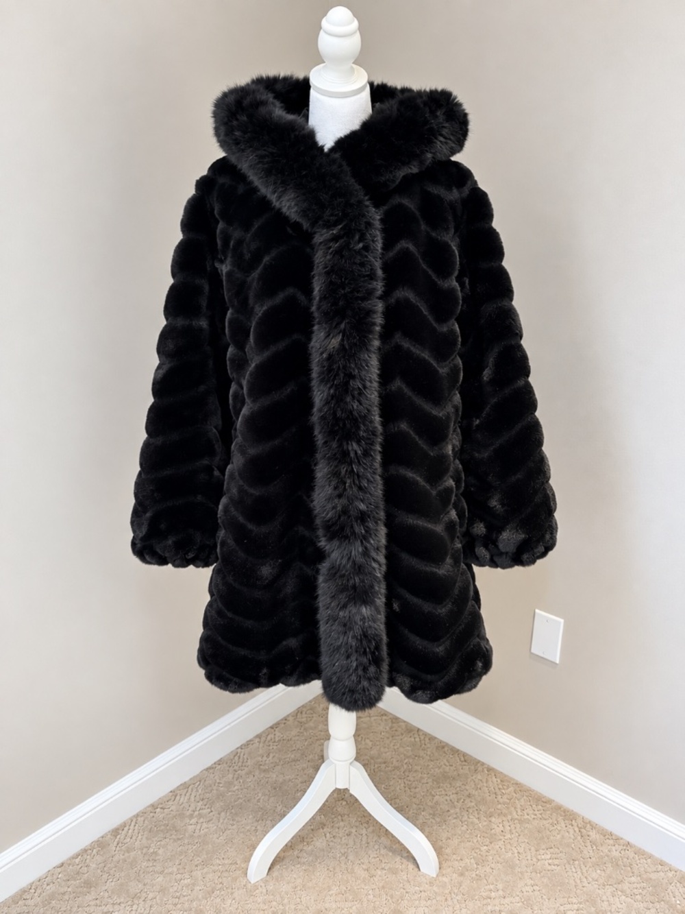 Gallery Black Hooded Heavyweight Faux Fur Coat Large NWOT